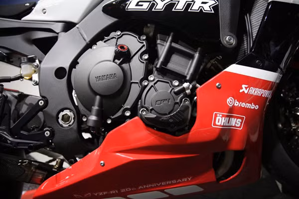Toàn bộ chi tiết cũng như mức giá bán của R1 GYTR 2019 sẽ được Yamaha Racing công bố vào cuối năm nay. Với số lượng chỉ 20 chiếc được sản xuất, Yamaha sẽ bốc thăm 20 người may mắn được mua R1 bản giới hạn này trong số khách hàng đăng ký trực tuyến. Toàn bộ chi tiết cũng như mức giá bán của R1 GYTR 2019 sẽ được Yamaha Racing công bố vào cuối năm nay. Với số lượng chỉ 20 chiếc được sản xuất, Yamaha sẽ bốc thăm 20 người may mắn được mua R1 bản giới hạn này trong số khách hàng đăng ký trực tuyến.