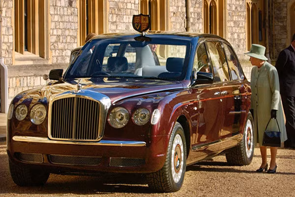 Bentley State Limousine được chế tạo chỉ có 2 chiếc dành riêng cho Nữ hoàng Elizabeth II nhân dịp kỷ niệm 50 năm tại vị (Golden Jubilee) của bà vào năm 2002. Xe trị giá lên tới 10 triệu bảng Anh. Tất cả chi tiết trên xe được chế tác cầu kỳ.