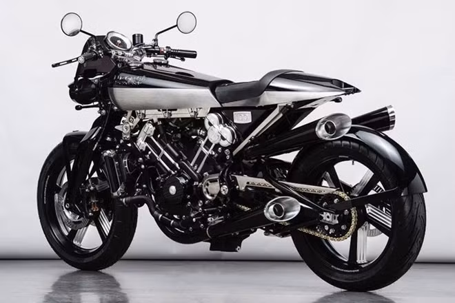 Thay vì cặp mâm nhiều nan kiểu cổ điển, Brough Superior cũng đã thay cho mẫu xe môtô SS100 Anniversary mâm 5 cánh kép mới được CNC nguyên khối từ nhôm. Khá khác biệt bộ khung xe được làm bằng titan để giảm trọng lượng.