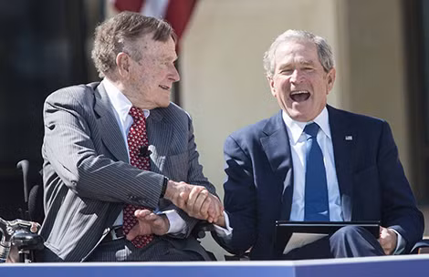 George HW. Bush và George W Bush - Một trong hai cặp cha con Tổng thống của nước Mỹ.