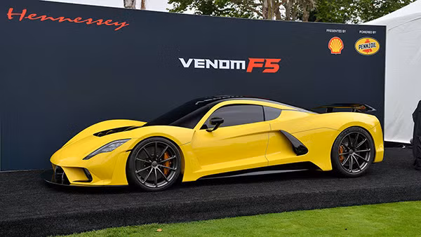 Hennessey Venom F5: Đây là một trong những siêu xe Mỹ được tạo ra nhằm mục đích trở thành chiếc xe nhanh nhất thế giới. Xe được trang bị động cơ V8 twin-turbo 7.4L với công suất không dưới 1.600 mã lực. Ngoài ra, thân xe Hennessey Venom F5 được làm hoàn toàn từ sợi carbon với hệ số khí động học chỉ là 0,33. Xe có tốc độ tối đa lên tới 500 km/h.
