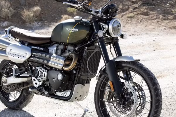 Vẻ ngoài cổ điển mẫu mực vốn là linh hồn của những chiếc xe môtô của Triumph vẫn được hãng duy trì nguyên vẹn trên 2 mẫu xe mới bao gồm Triumph Scrambler 1200 XC và 1200 XE mới. Vẻ ngoài cổ điển mẫu mực vốn là linh hồn của những chiếc xe môtô của Triumph vẫn được hãng duy trì nguyên vẹn trên 2 mẫu xe mới bao gồm Triumph Scrambler 1200 XC và 1200 XE mới.