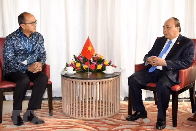 Thủ tướng Nguyễn Xuân Phúc tiếp Chủ tịch Phòng Thương mại và Công nghiệp Indonesia. Thủ tướng Nguyễn Xuân Phúc tiếp Chủ tịch Phòng Thương mại và Công nghiệp Indonesia.