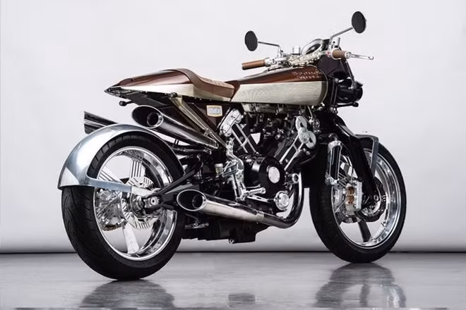Giá xe Brough Superior SS100 Anniversary được niêm yết tới 100.000 Euro (tương đương 2,64 tỷ đồng) và sẽ được bán ra vào đầu quý I năm sau.