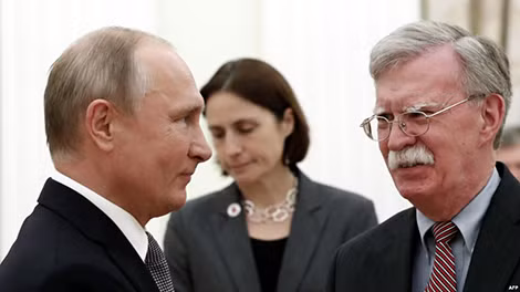 Tổng thống Nga Vladimir Putin gặp Cố vấn An ninh Quốc gia Hoa Kỳ John Bolton tại Moscow ngày 23-10. Tổng thống Nga Vladimir Putin gặp Cố vấn An ninh Quốc gia Hoa Kỳ John Bolton tại Moscow ngày 23-10.