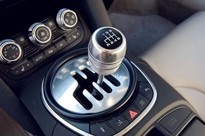 Tài xế nên về các cấp số thấp trước khi đổ đèo.