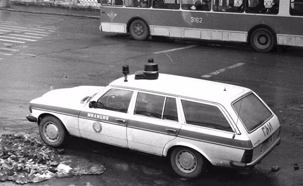 Mercedes-Benz W123.