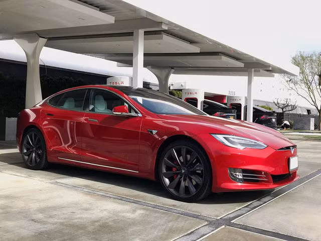 Chế độ Autopilot trên Tesla vẫn chưa được phép tự động hoàn toàn.