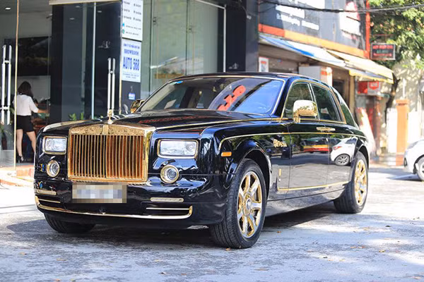 Được biết, siêu xe sang Rolls-Royce Phantom rồng vàng được tung ra thị trường châu Á với số lượng giới hạn 33 chiếc nhân dịp năm Nhâm Thìn 2012. Khi về đến thị trường Việt Nam, mẫu xe này có giá sau thuế tại Việt Nam vào thời điểm đó khoảng 35 tỷ đồng - đó là chưa kể số vàng được chủ nhân đầu tư thêm.