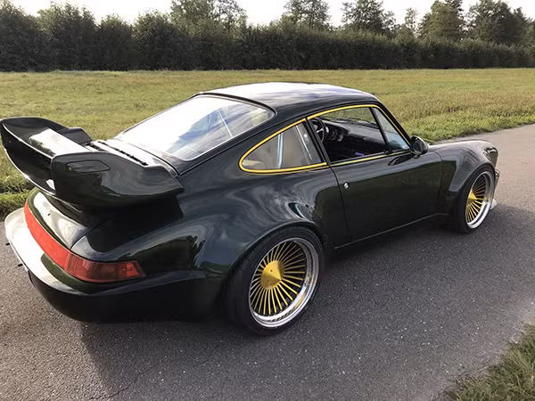 Những hình ảnh khác về chiếc Porsche 911 Turbo 1993 sau khi độ.
