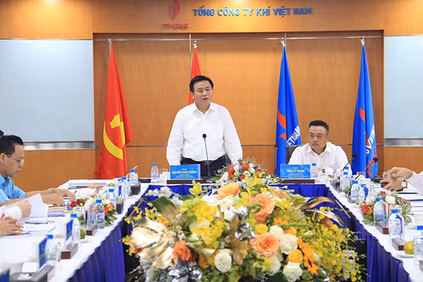 Bí thư Trung ương Đảng Nguyễn Xuân Thắng phát biểu tại buổi làm việc. Bí thư Trung ương Đảng Nguyễn Xuân Thắng phát biểu tại buổi làm việc.