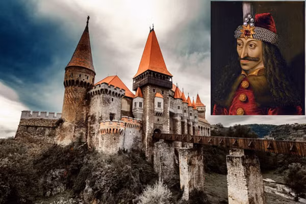 Lâu đài Dracula và chân dung Vlad III được vẽ khi còn sống (ảnh nhỏ). Ảnh: Live Science.