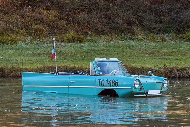 Hans Trippel là kỹ sư từng tham gia vào dự án cửa cánh chim của Mercedes-Benz 300SL và cả Schwimmwagen của thương hiệu Volkswagen, Đức.