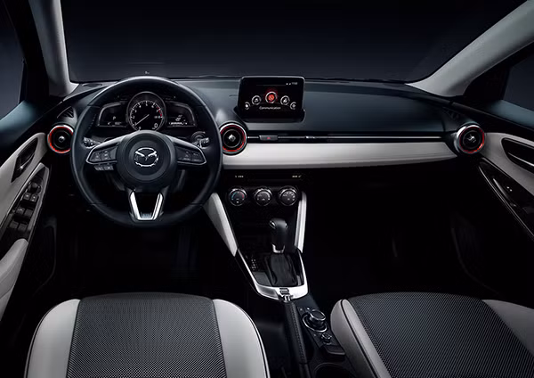 Nội thất sáng màu điểm nhấn đặc biệt trên Mazda2 New.