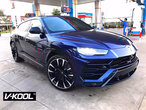 Cuối cùng, Lamborghini Urus cũng đã xuất hiện tại Lào.