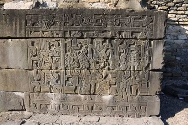 Ngay cả người Totonac sống tại khu vực này cũng không hay biết thông tin gì về những người từng sống ở thành phố bị lãng quên El Tajin.