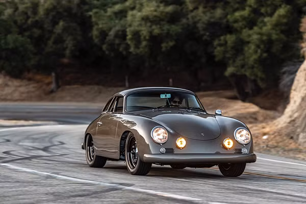 Chiếc xe Porsche 356 đã được thay thân vỏ bên ngoài của một chiếc Porsche 356 khác.
