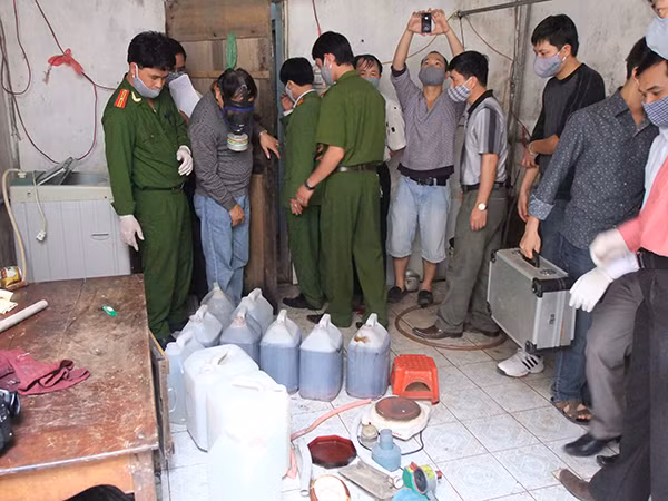 Quản lý chặt tiền chất, không để các đối tượng sử dụng để chế xuất ra ma túy tổng hợp.