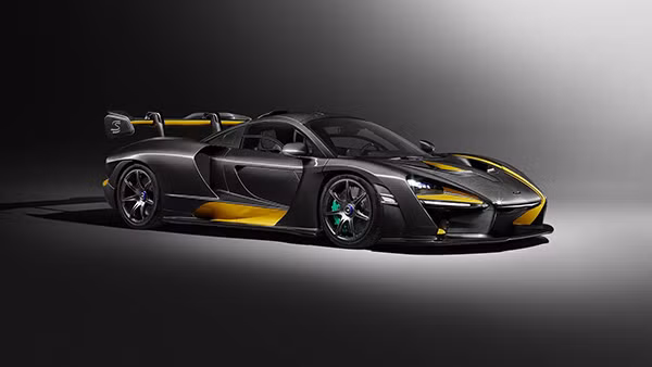 McLaren Senna: Được giới thiệu với toàn bộ thân xe làm từ sợi carbon. Siêu xe này được sản xuất với số lượng có hạn chỉ 500 chiếc và đã được bán hết. Xe trang bị động cơ V8 tăng áp kép cho công suất 800 mã lực và trọng lượng chỉ 1.198 kg.