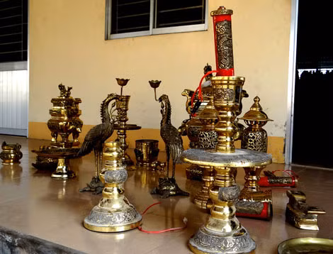Tang vật của vụ án được thu lại trả cho bị hại.