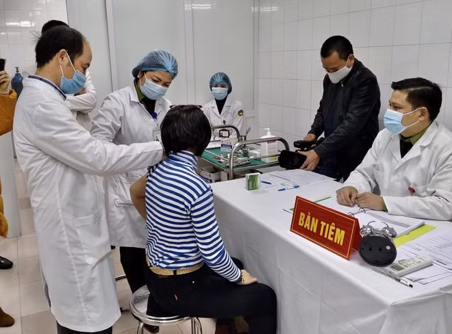 Chị T.T.N - Một trong 3 tình nguyện viên đầu tiên được tiêm thử nghiệm vaccine ngừa COVID-19 Nano Covax giai đoạn 1.