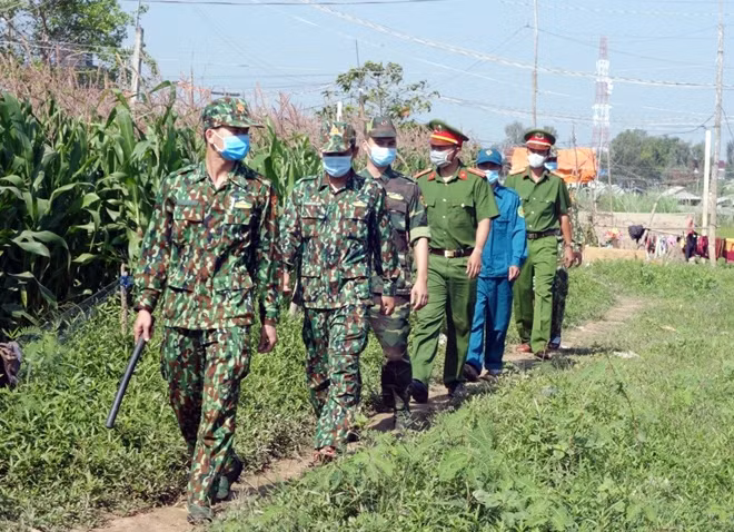 Công an tỉnh An Giang phối hợp cùng Biên phòng, Quân sự tuần tra, kiểm soát chặt biên giới, ngăn ngừa xuất, nhập cảnh trái phép.