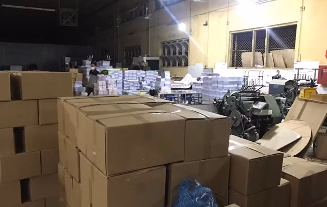 Số sách lậu thu giữ tại 2 xưởng in của Công ty CP Cao Thuận Phát và Công ty cổ phần in truyền thông Kết Thành.