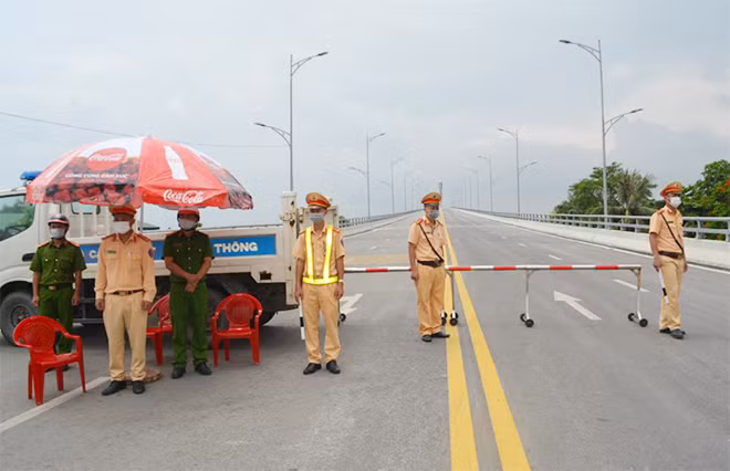 Chốt phòng chống dịch tại Cầu Cửa Hội. Ảnh Xuân Bắc. Chốt phòng chống dịch tại Cầu Cửa Hội. Ảnh Xuân Bắc.