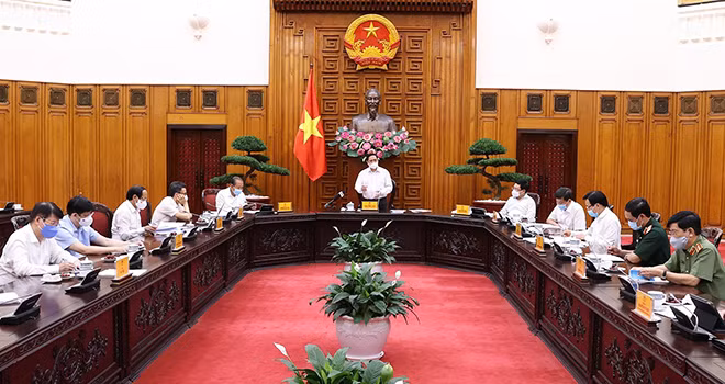 Thủ tướng Phạm Minh Chính chủ trì cuộc họp Thường trực Chính phủ với Ban Chỉ đạo Quốc gia phòng, chống dịch COVID-19. Ảnh: TTXVN.