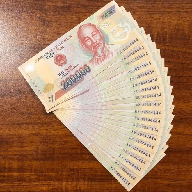 Tiền mới seri đẹp có phí đổi khá cao.