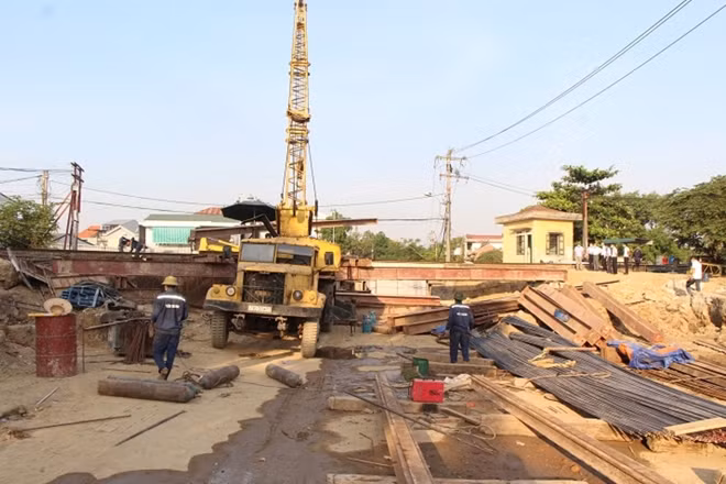 Dự án cầu chui đường sắt Bắc - Nam, đường Bùi Thị Xuân, TP Huế đang được đẩy nhanh tiến độ.