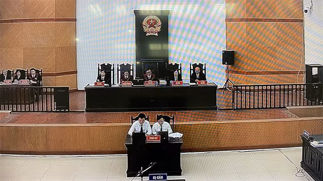 Hội đồng xét xử.