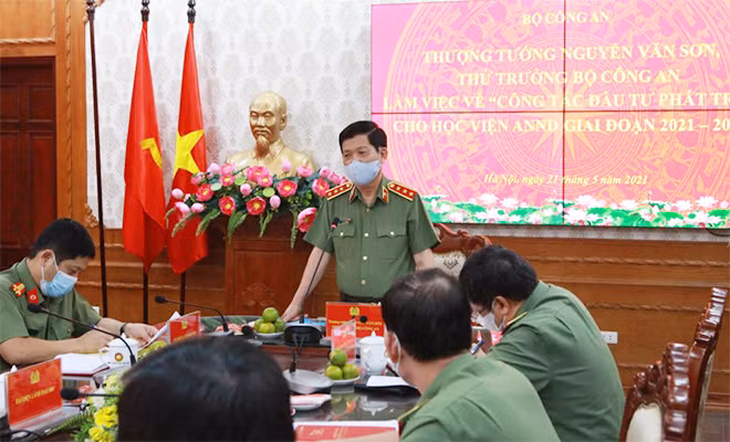 Thứ trưởng Nguyễn Văn Sơn phát biểu tại buổi làm việc.