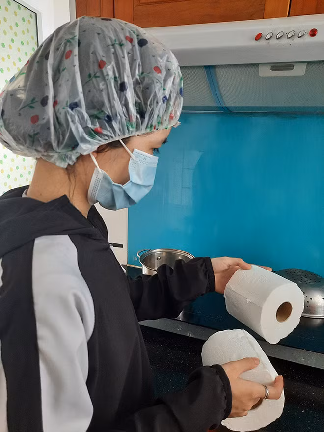 Chị Thảo cay đắng vì mua tã lót được bên thứ 3 giao giấy vệ sinh. Chị Thảo cay đắng vì mua tã lót được bên thứ 3 giao giấy vệ sinh.