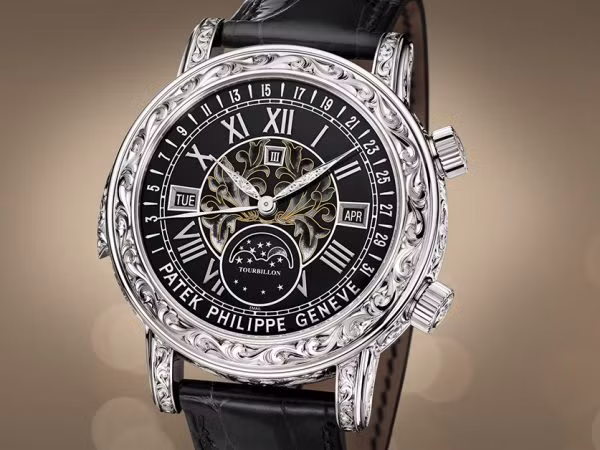 Chiếc đồng hồ Patek Philippe Sky Moon Tourbillon 6002G của đại gia T. có giá hơn 40 tỉ đồng.