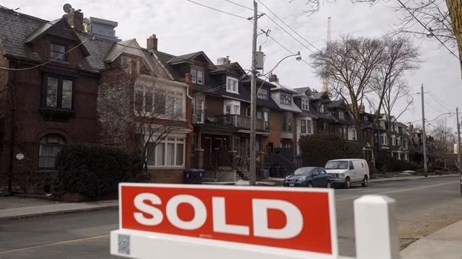 Sức nóng của thị trường nhà ở Canada vì đâu mà có (ảnh chụp tại Toronto, Ontario).