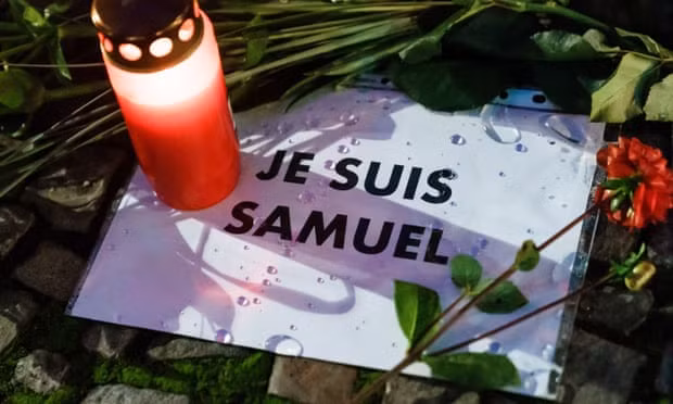 Người Pháp tưởng niệm thầy giáo Samuel Paty. ảnh: Getty Người Pháp tưởng niệm thầy giáo Samuel Paty. ảnh: Getty