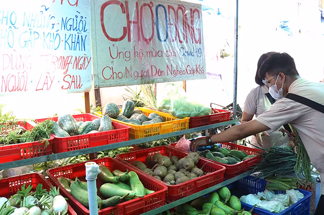 “Chợ 0 đồng” do bà Dương Thanh Hà khởi xướng, hỗ trợ rất lớn cho người dân gặp khó khăn trong mùa dịch.