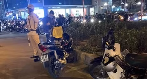 Gọi đồng bọn đến đánh dằn mặt người va chạm giao thông ảnh 3