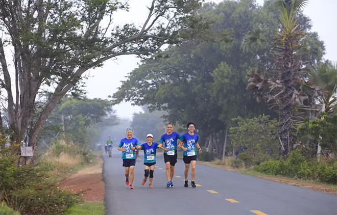 Mặc dù thời tiết Tây Ninh đang vào mùa khô nên khá nóng bức, nhưng công tác chuẩn bị chu đáo của ban tổ chức và hành trình nhiều thi vị hứa hẹn phía trước đã mang đến cho các vận động viên một bầu không khí sảng khoái và rất hào hứng.