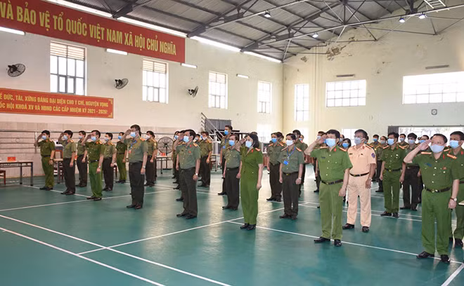 Đúng 7h Công an tỉnh Thanh Hóa đã long trọng khai mạc Cuộc bầu cử ĐBQH khóa XV và đại biểu HĐND các cấp, nhiệm kỳ 2021-2026.