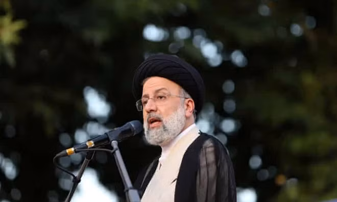 Ứng cử viên tổng thống Ebrahim Raisi phát biểu vận động tranh cử ở Tehran.