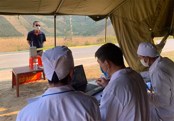 Công tác khai báo y tế được thực hiện đầy đủ. Công tác khai báo y tế được thực hiện đầy đủ.