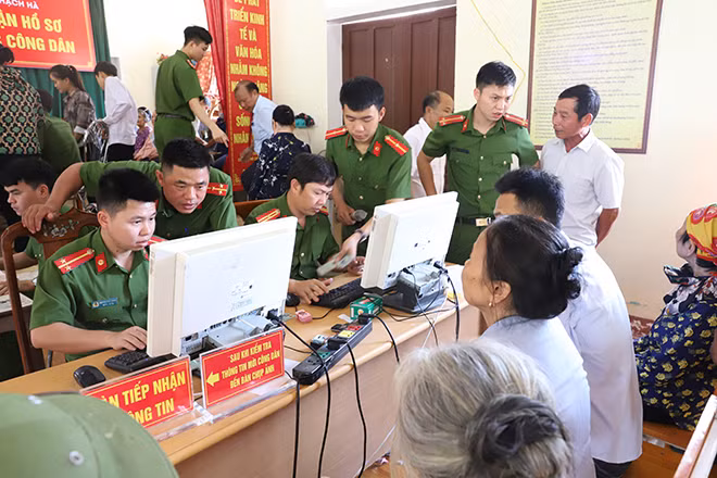 Cấp CCCD tại xã Tân Lâm Hương.