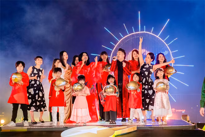 “Tết Ánh Dương” - chương trình truyền hình đặc sắc cả về phần nghe, phần nhìn, gây ấn tượng mạnh mẽ đối với khán giả dịp Tết Nguyên Đán năm 2021.