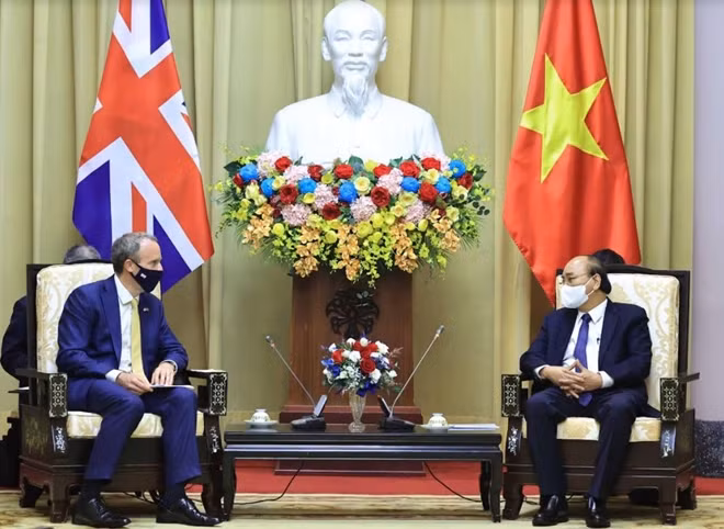 Chủ tịch nước Nguyễn Xuân Phúc nhấn mạnh hai bên cần ưu tiên phối hợp thực thi hiệu quả hiệp định UKVFTA nhằm tạo đột phá về trao đổi thương mại và hợp tác đầu tư.