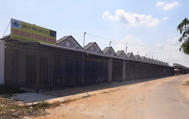Một khu dân cư tự phát trên địa bàn TP Sóc Trăng bị Sở Xây dựng tỉnh Sóc Trăng tuýt còi.