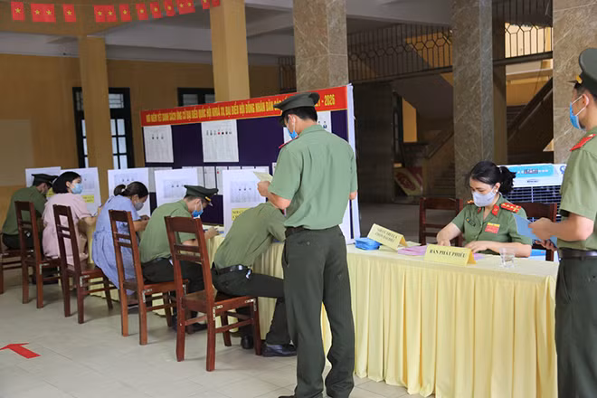 Đảm bảo khoảng cách theo đúng quy định phòng dịch trong bầu cử.