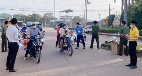 Tuổi trẻ Công an TP Hồ Chí Minh&nbsp;chung tay thực hiện “mục tiêu kép” mùa dịch ảnh 2