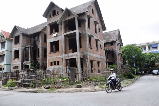 Biệt thự bỏ hoang là một sự lãng phí khủng khiếp nhiều năm qua.
